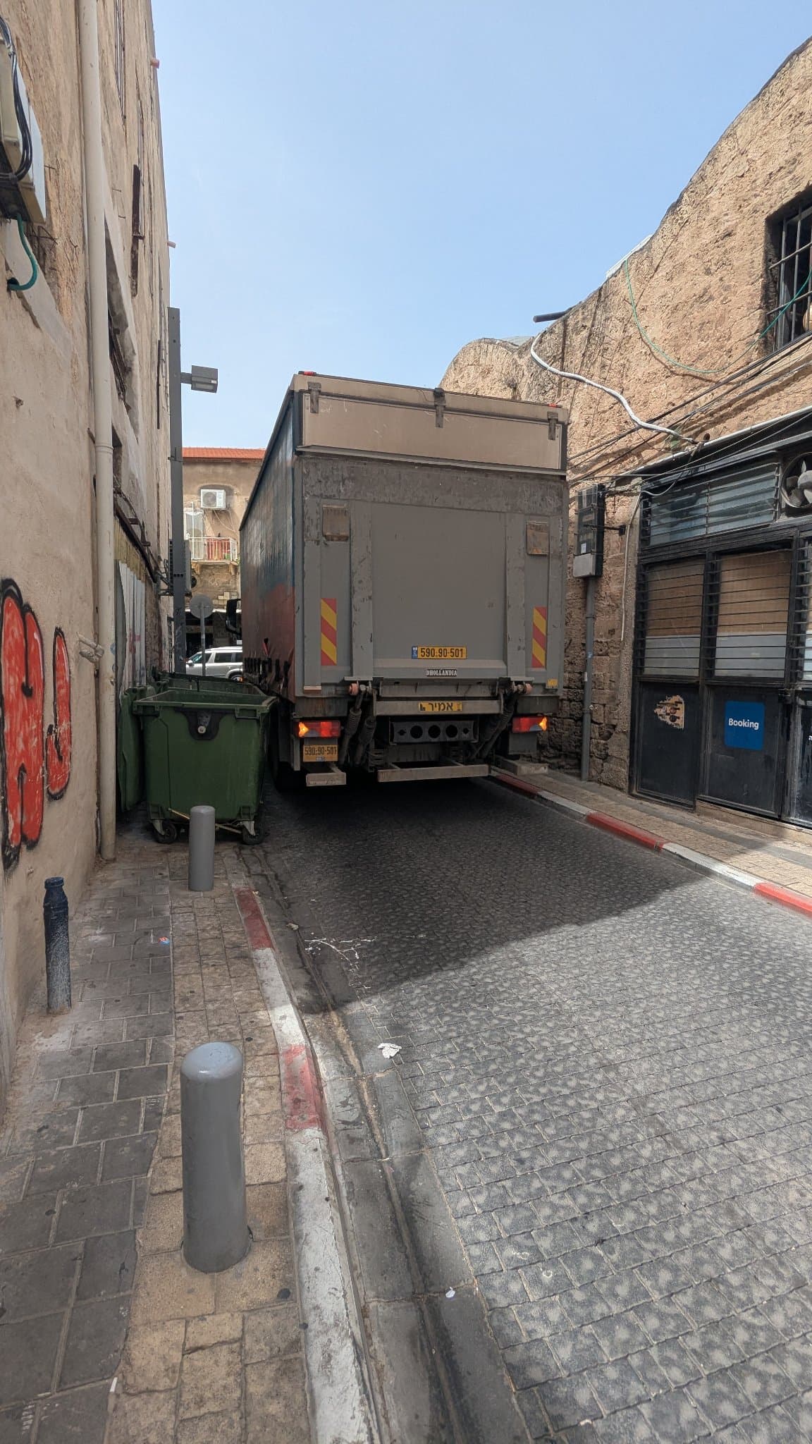 מדרכה פגועה